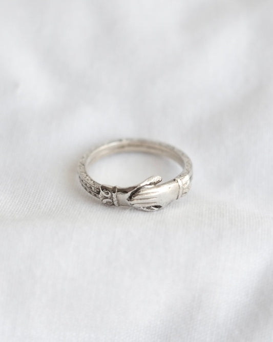 Vintage Clasped Hands ‘Gimmel’ Ring